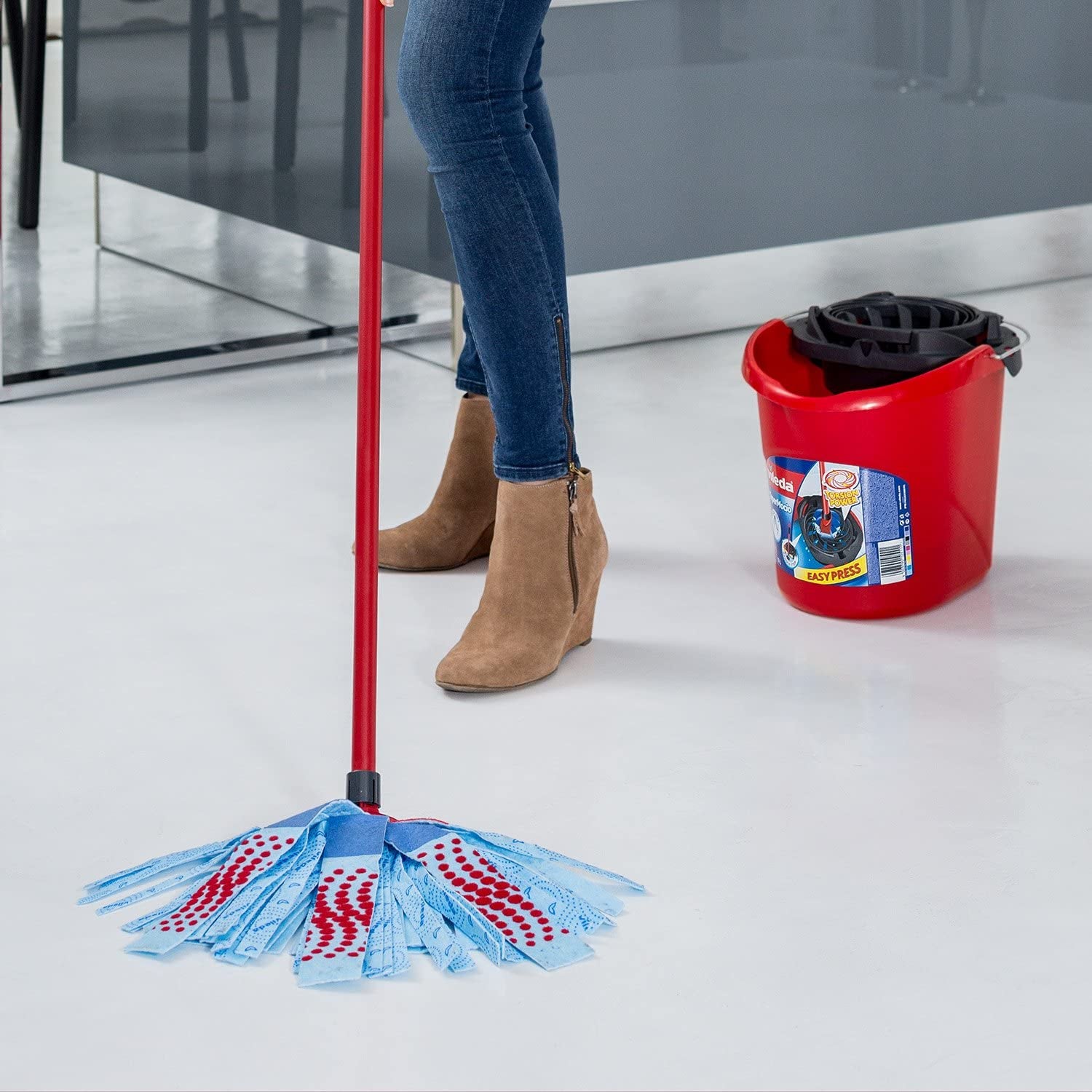 SuperMocio 3 Action Mop and Bucket Set, Mop for Cleaning Floors, Set of 1x Mop and 1 x Bucket, Red/Grey/Blue, 6 x 15 x 117 cm