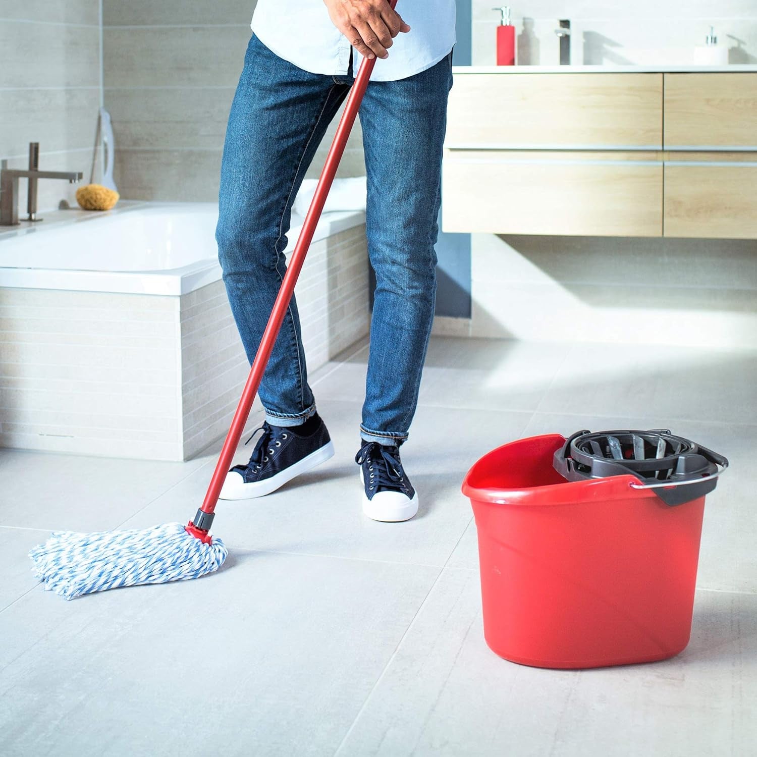 Vileda SuperMocio Microfibre and Cotton Mop and Bucket Set, Mop for Cleaning Floors, Set of 1x Mop and 1x Bucket, Red/Black, 28.3cm (W) x40cm (D) x28.5cm (H)