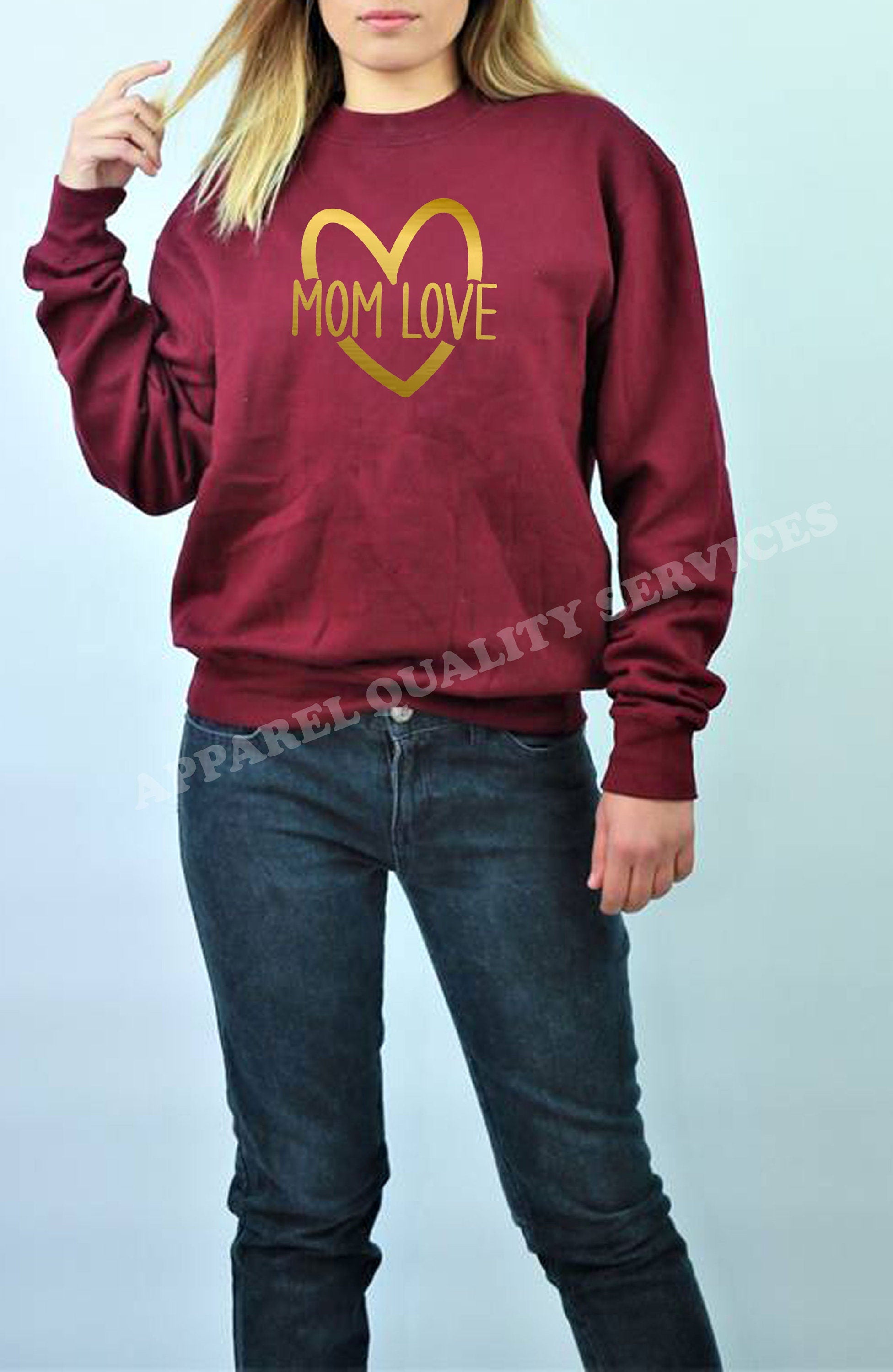 MOM Love Sweatshirt Jumper Sweater Shirt Mother's day Gift for Mommy Mama Mummy Birthday Christmas Present Idea Cute Gold Font Xmas